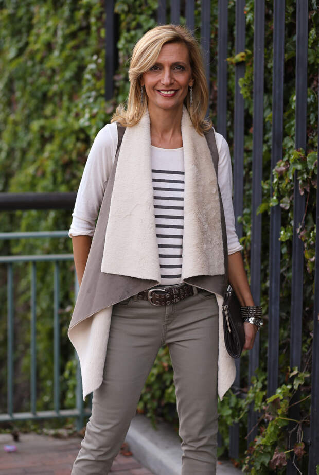 Jacket-Society-Our Cozy Faux Suede And Fur Vest-9643