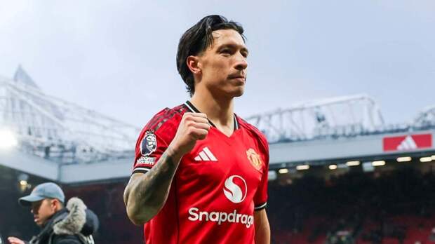 "Барселона" изучает трансфер Лисандро Мартинеса из "Манчестер Юнайтед"