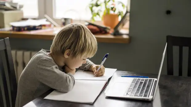 Психолог Екушевская рассказала, как родители могут помочь детям на дистанте