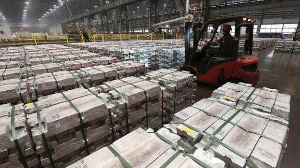 Выстрел в ногу: санкции против экспорта российских металлов навредят Западу