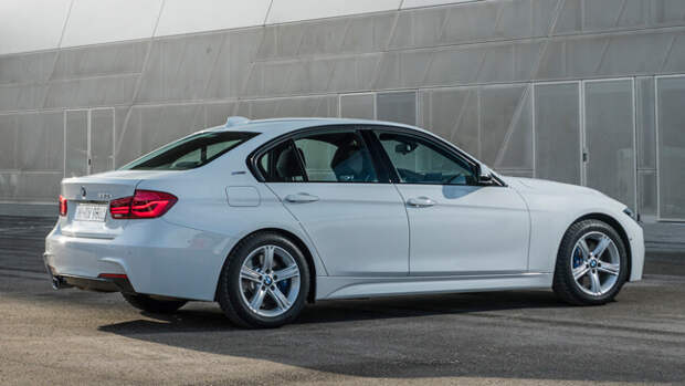 BMW 330e Plug-In Hybrid 2016 фото