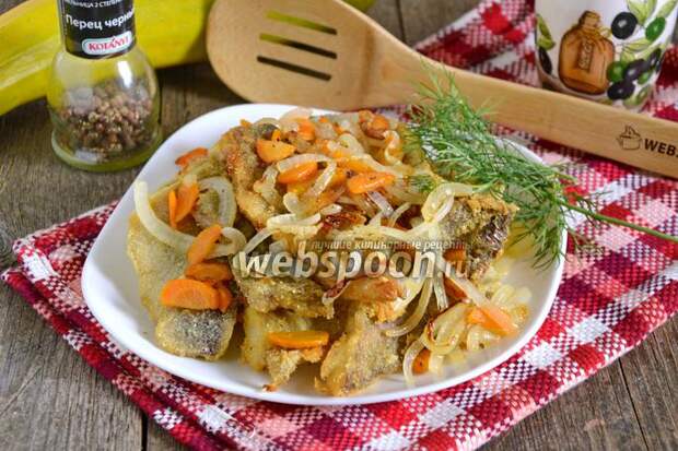 Фото Минтай жареный с луком и морковью
