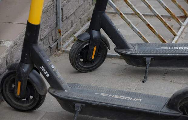 В Госдуме предложили ограничить скорость электросамокатов в пешеходных зонах