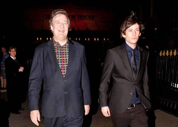 Comedian and writer Stephen Fry (57) has confirmed news to marry Elliott Spencer (27) at a register office in Norfolk, England. We take a look at celebrity couples with age difference of more than a decade between them.