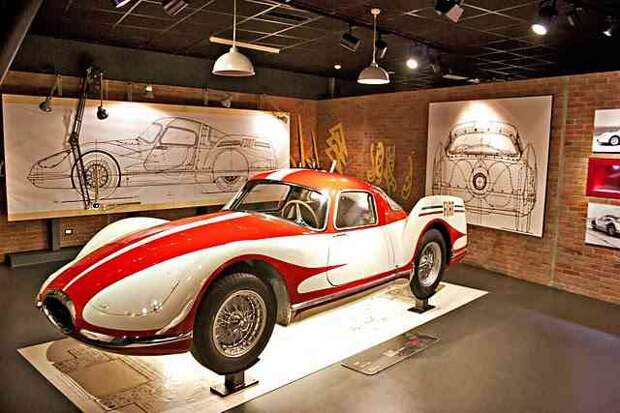 Музей авто истории в турине, италия. (трафик)