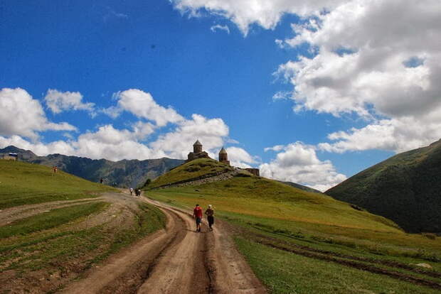 Троицкая церковь в Гергети (Кавказ) Троицкая церковь в Гергети (Кавказ)