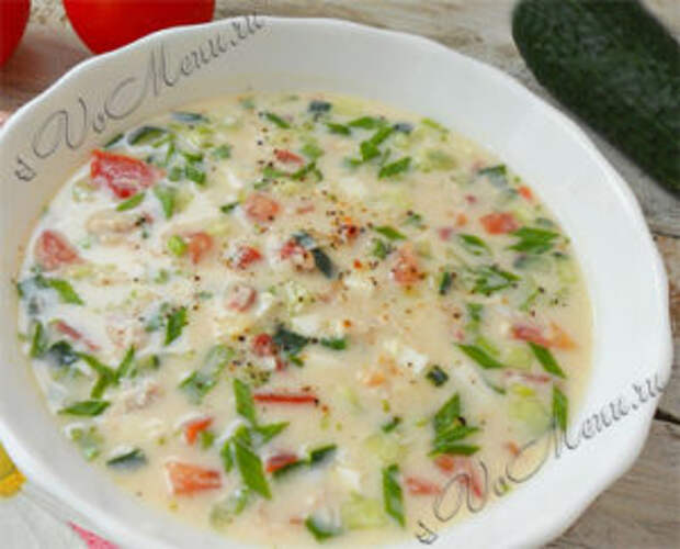 Как приготовить окрошку на сыворотке с помидорами и курицей
