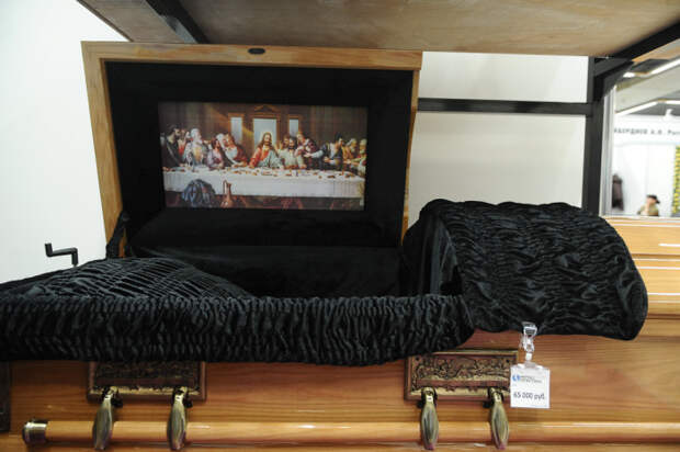 Выставка похоронной моды в Москве (50 фото)