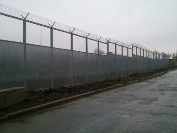 Украина построила концлагеря и вырыла под Мариуполем огромный могильник для умерших от пыток