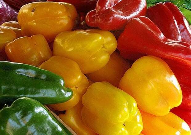 7 продуктов, помогающих бороться с неприятным запахом изо рта