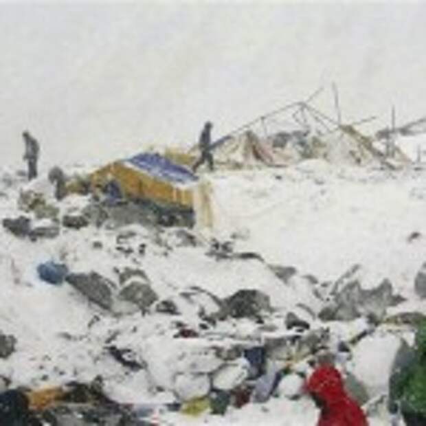 150425-everest-base-camp-430p_c544f96646de898fc09b0b0d584e0c2e.nbcnews-ux-680-360
