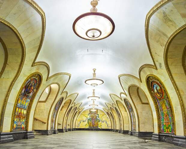 Станция метро «Новослободская», Москва