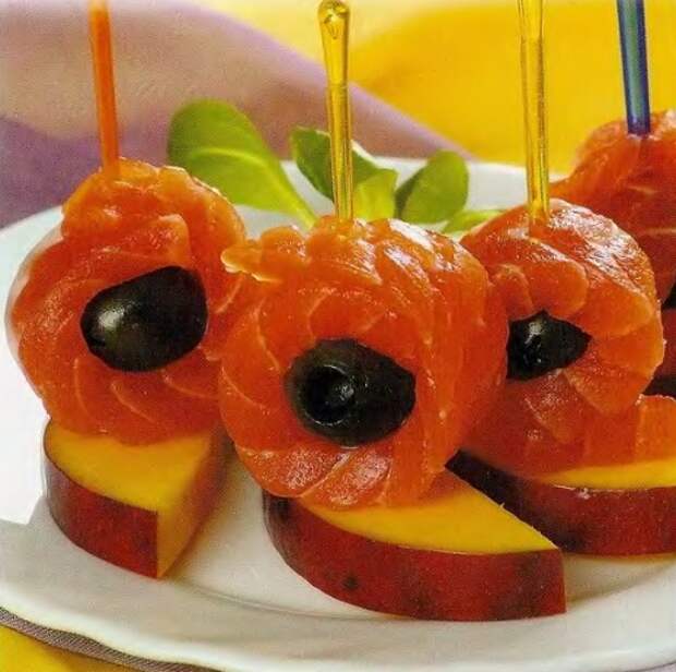 Канапе с семгой и манго