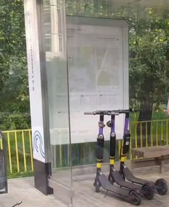 Жители Северного возмутились вольготной парковкой электросамокатов