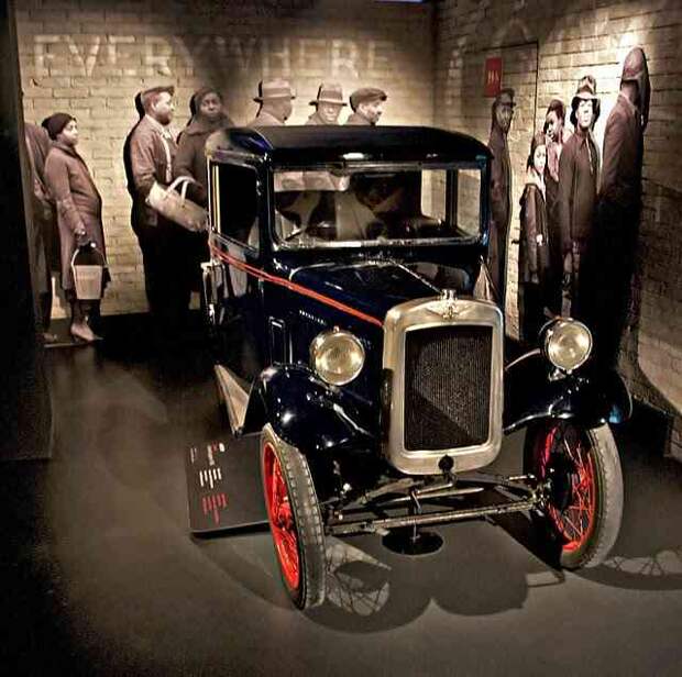 Музей авто истории в турине, италия. (трафик)