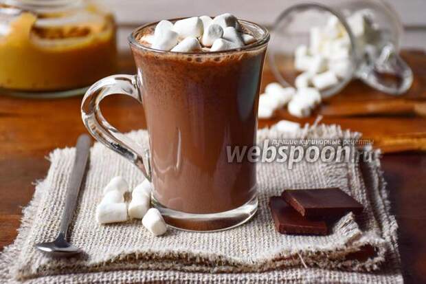 Фото Горячий шоколад с арахисовой пастой