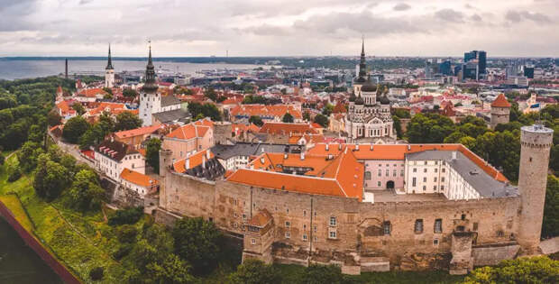 Угроза не Россия, а Запад: власти Польши устроили "смертельно серьезный" спор