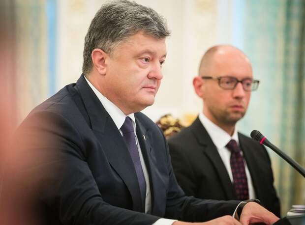 СМИ: Байден не позволил Порошенко увольнять Яценюка