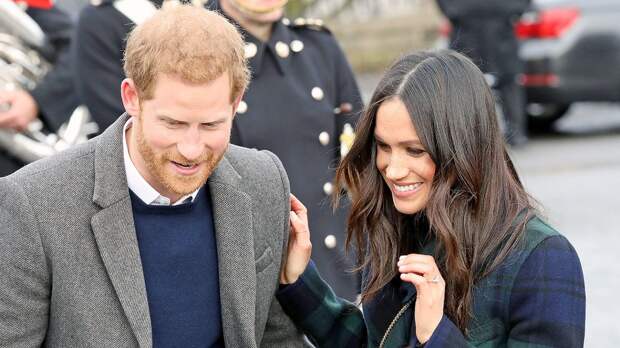 Елизавета II одобрила брак принца Гарри с актрисой Меган Маркл