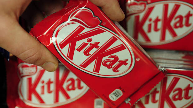 Грузовик с 12 т батончиков KitKat угнали по дороге в Польшу