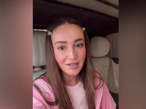 Бузова заявила, что слухи о фите с Инстасамкой начались с отметки артистки в соцсети