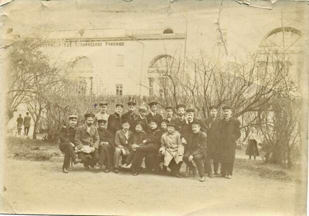 Студенты механико-технологического факультета МИТУ. 1908 год
