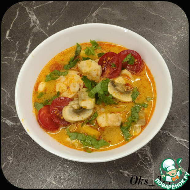 Том ям с креветками и кальмарами