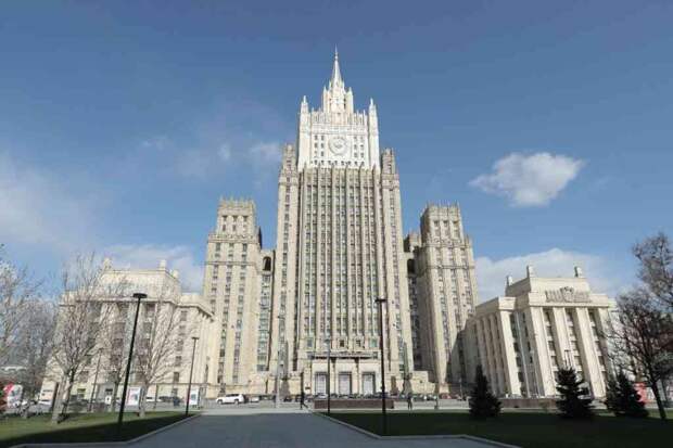 Сталинские высотки в Москве: что внутри легендарных зданий