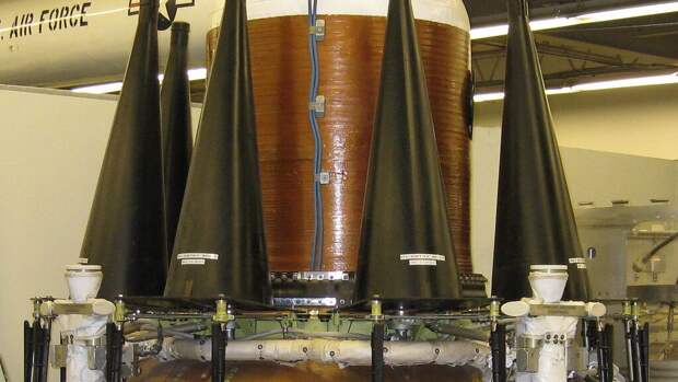 Ядерных боеголовок пока не становится больше, но все остальное сыплется