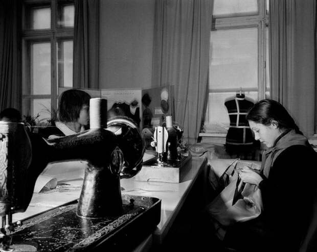 Любимый урок многих девочек, 1988 год. Фотограф Карл Де Кейзер (Carl De Keyzer).