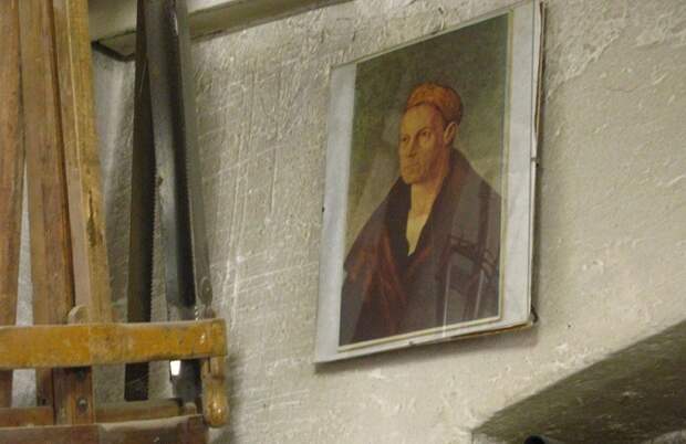 Портрет Якуба Фуггера на стене в музее.