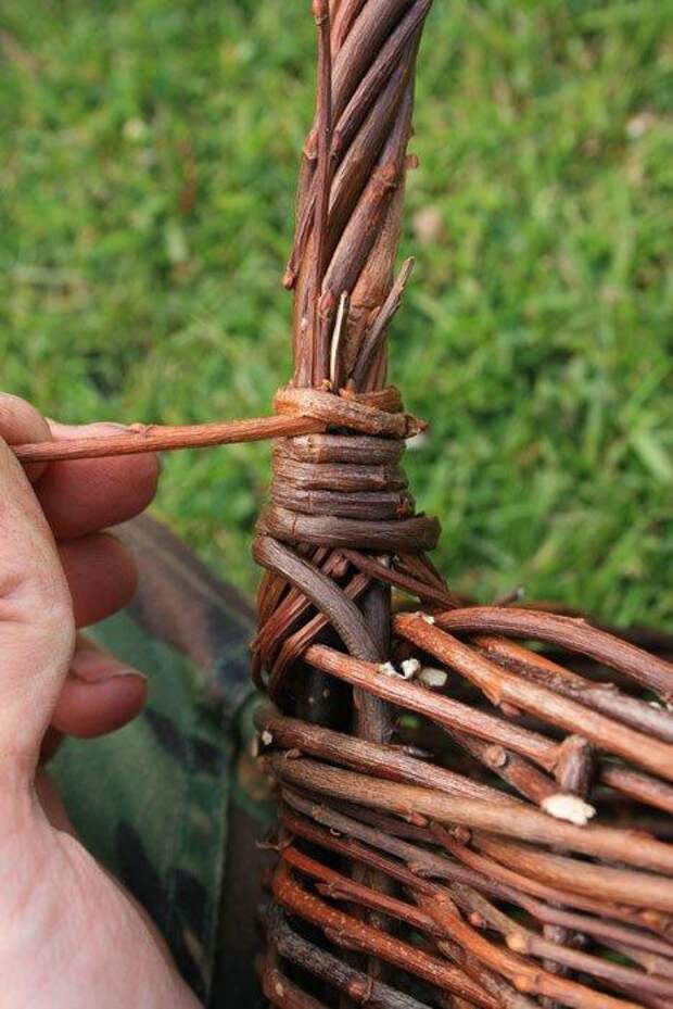 Корзина из ивовых прутьев Корзина из ивовых прутьев
