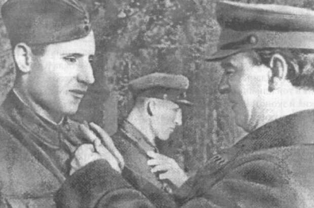 Неравные танковые дуэли. Часть 4. Красноармеец с топором против Pz.38(t) Неравные танковые дуэли. Часть 4. Красноармеец с топором против Pz.38(t)