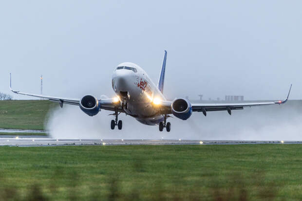 Самолет вылетел из аэропорта Европы без трех десятков ошеломленных пассажиров