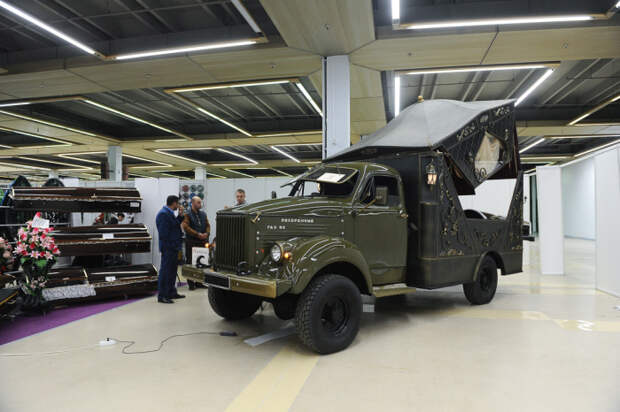 Выставка похоронной моды в Москве (50 фото)