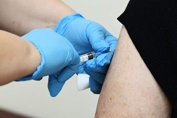 В Госдуме раскрыли подробности получения онковакцины по ОМС