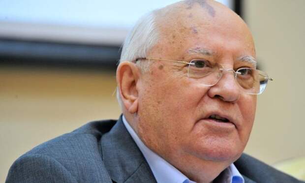 Горбачёв: миру грозит холодная война