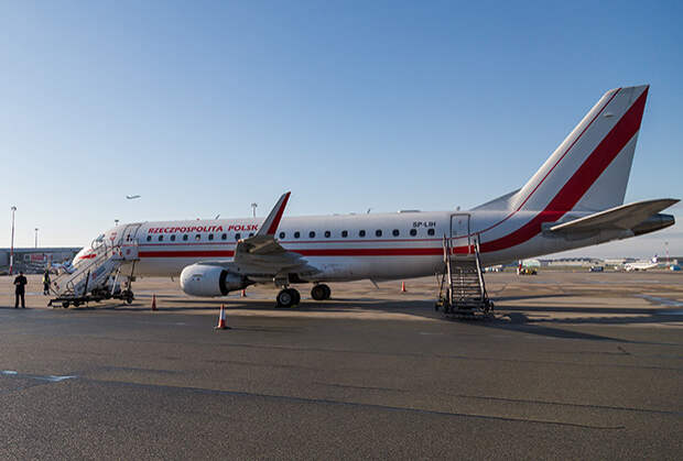 Embraer E175