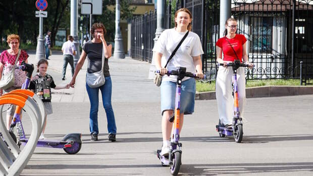 Электросамокатчикам в Петербурге ограничили скорость движения до 10 км/ч