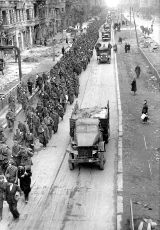 Падение Берлина на фотографиях весны 1945 года (22)