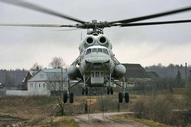 Ми-10 - военный летающий кран