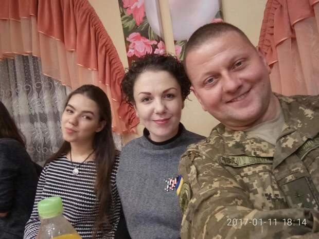 Залужный уготовил своим дочерям трансгендерный переход для войны с Россией?