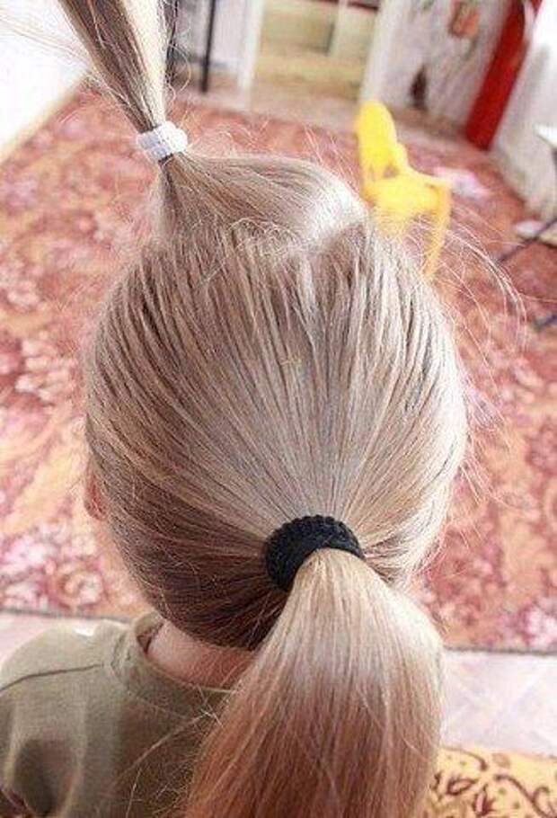 Такая простая, но красивая причёска для девочки.