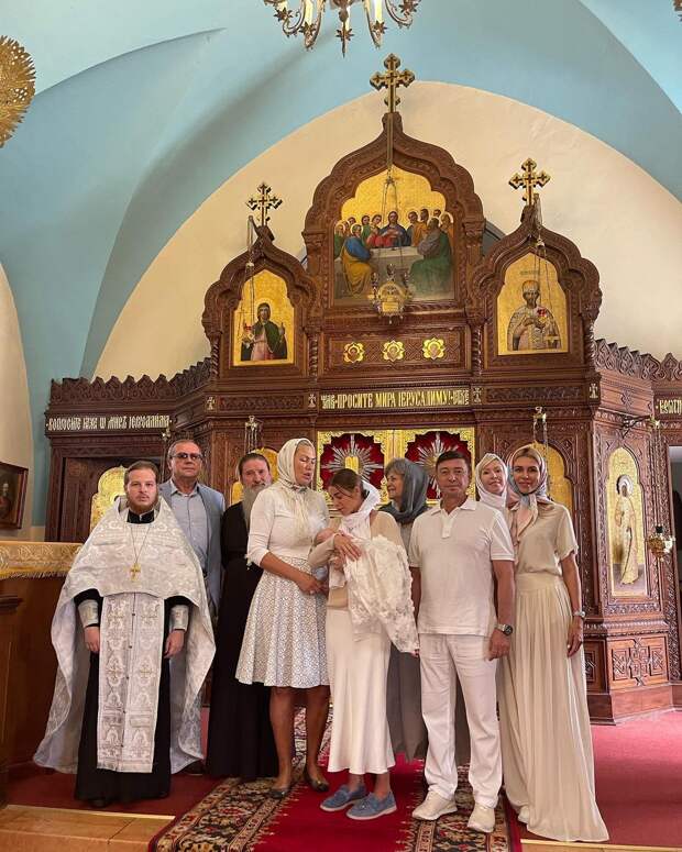 Наталья Рагозина показала крещение дочери