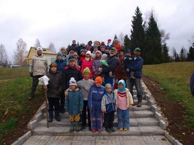 Октябрьские мероприятия 2014 года по посадкам, проведённые жителями деревни Ковчег.