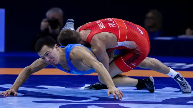 Россиянин Емелин стал чемпионом мира по греко-римской борьбе в весе до 60 кг