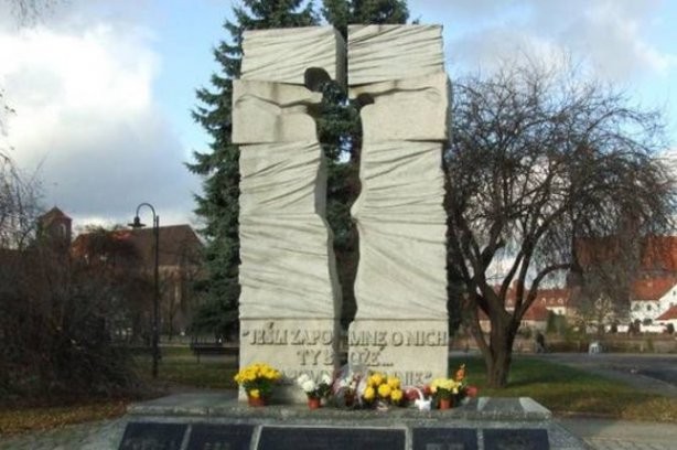 Бандерлоги прессуют поляков