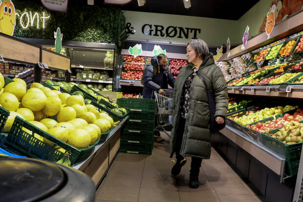 Россиянин описал цены в Гренландии фразой «огурец по цене стейка»