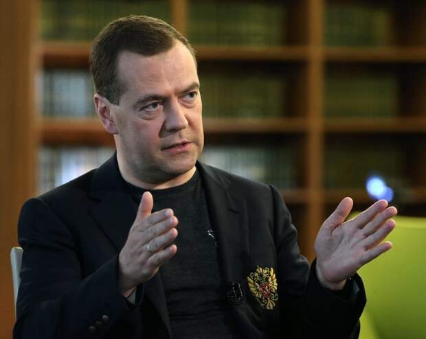 Медведев назвал "фантомами" жалобы на пальмовое масло в продуктах Медведев назвал "фантомами" жалобы на пальмовое масло в продуктах