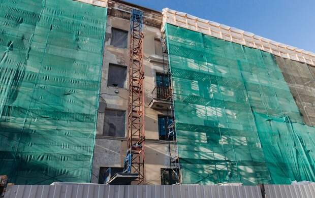 Три исторических здания в Петербурге отремонтируют для очередников